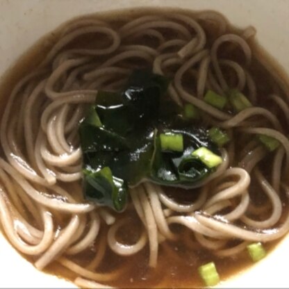 真夜中に小腹が減ったので小盛り蕎麦作りました･ﾟ･(ノ∀｀)ﾉ美味しかったです♡